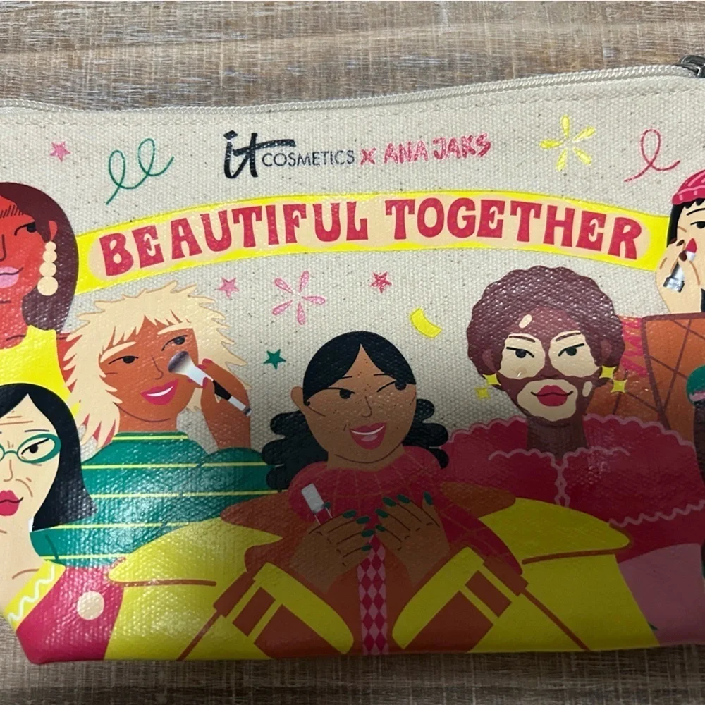 iT Cosmetics x Ana Jaks Canvas Cosmetic Travel Zipper Case/ makeup bag. NWOT